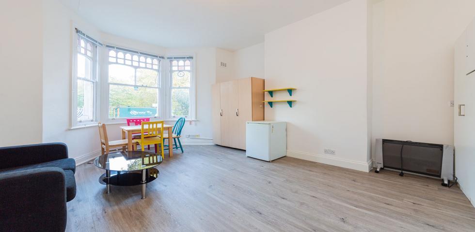 			COUNCIL TAX, GAS and WATER INCLUDED, Studio Apartment, 1 bath, 1 reception Apartment			 Milman Road, QUEENS PARK